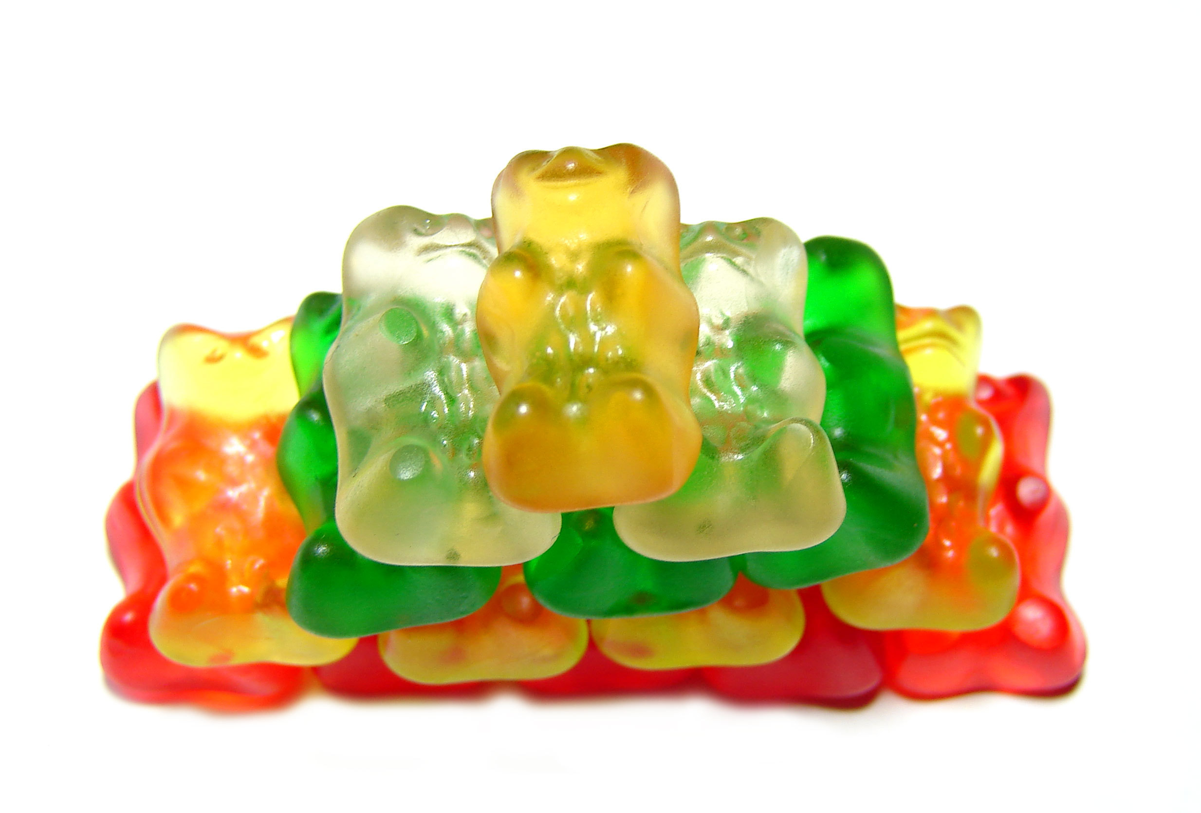 Are there any dietary restrictions or allergies to consider when consuming edible HHC gummies?